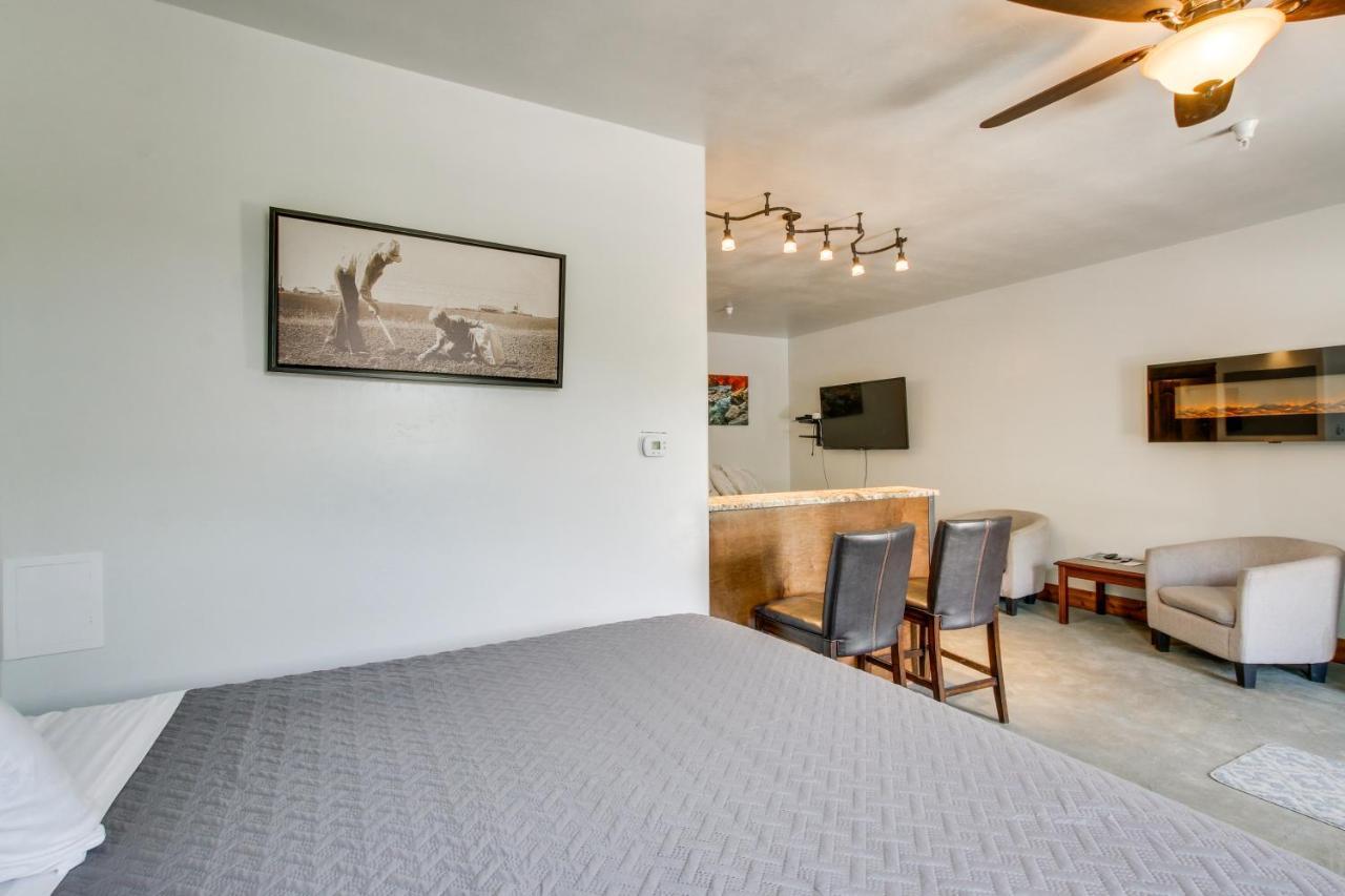 Central Lava Hot Springs Studio With Deck And Views! Exterior photo